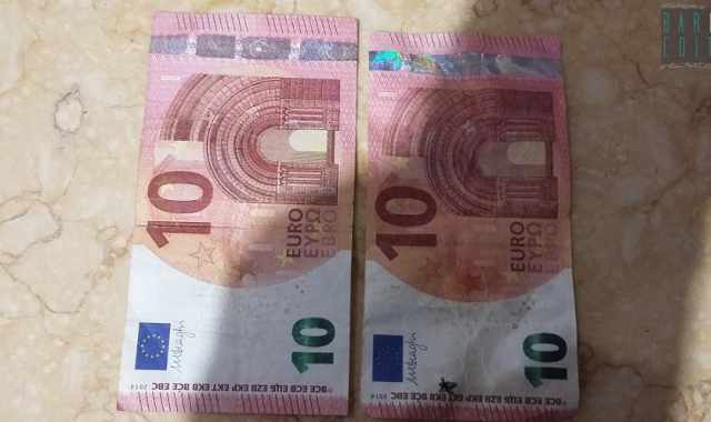 Si falsificano anche i 10 euro: in giro banconote pi strette e corte dell'originale